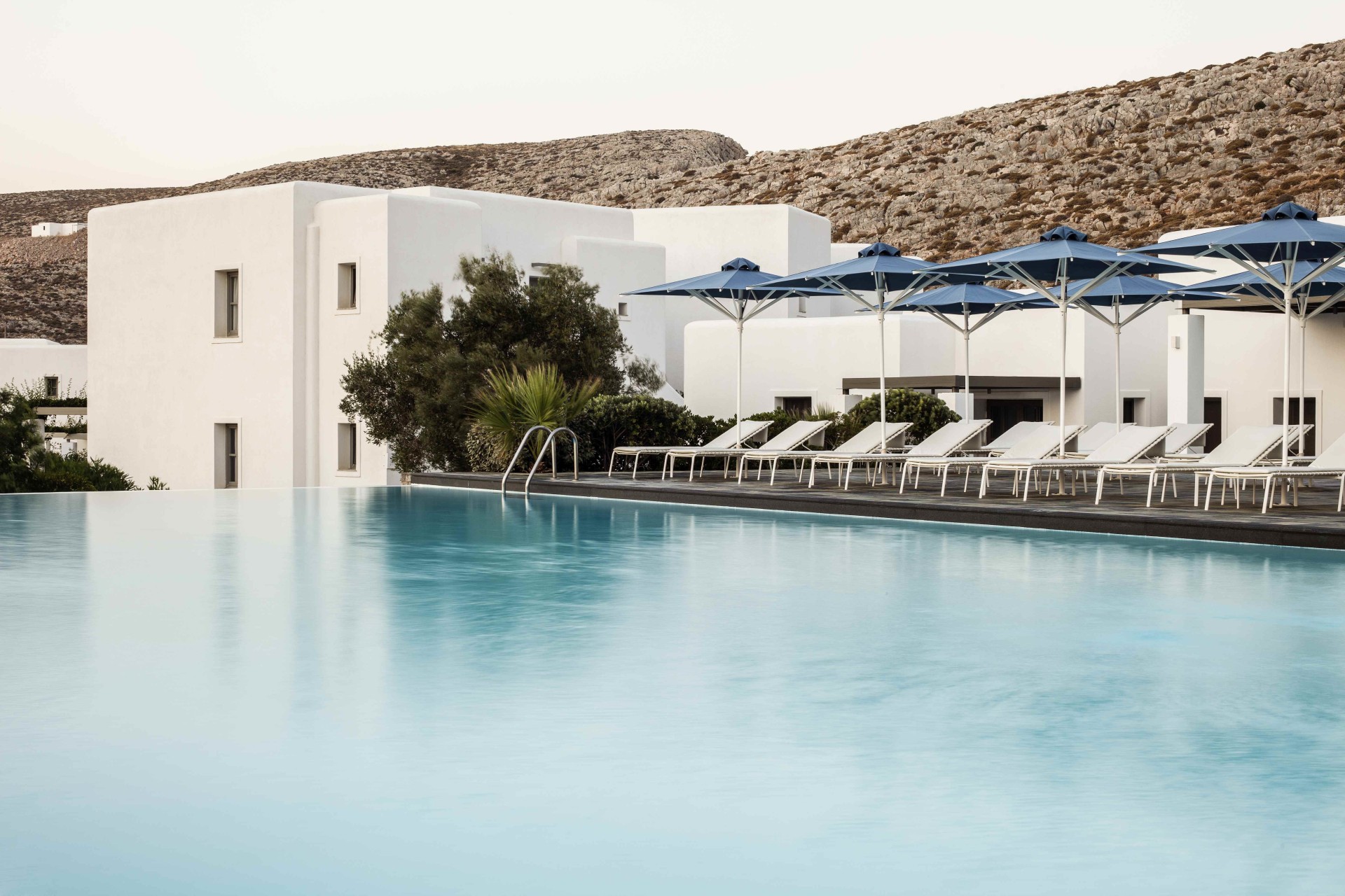 Poolbereich des Anemi Folegandros Island